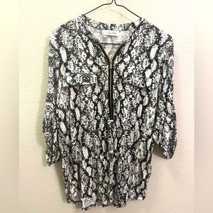 Calvin Klein Black and White Blouse with Gold Accents - Women’s Size Large